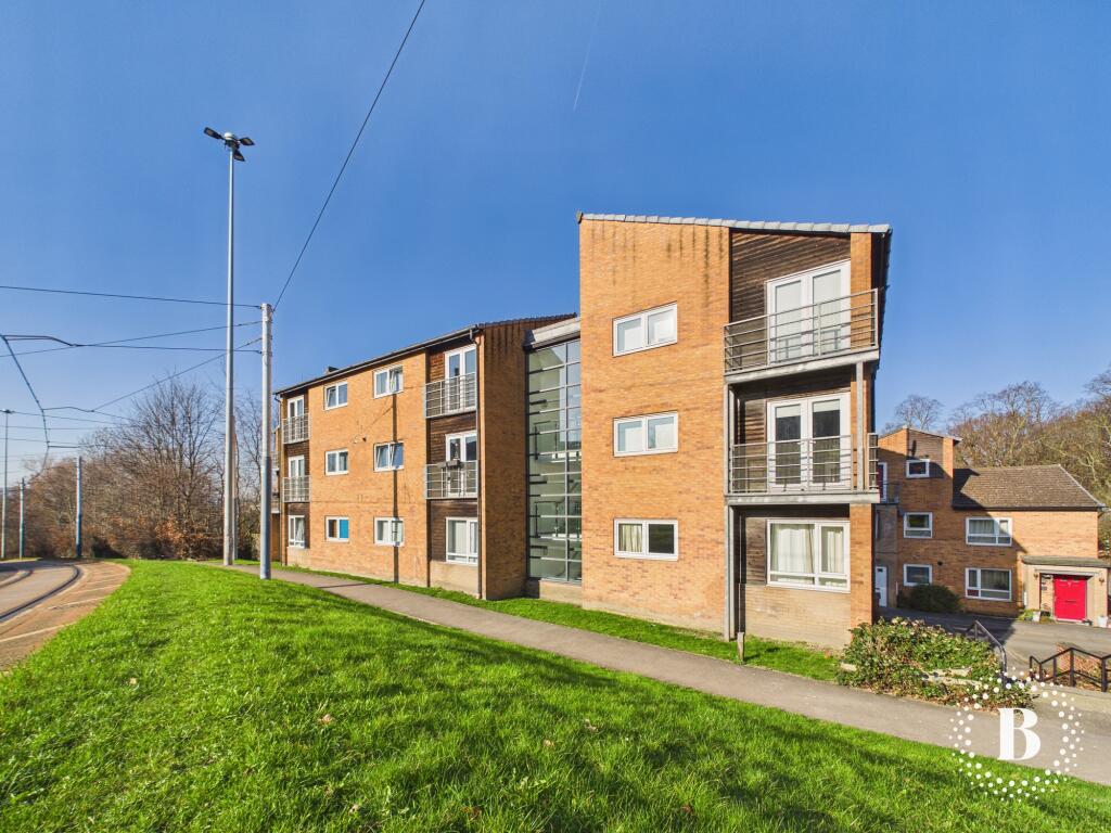 85 Beeches Bank — first-floor apartment — photograph 1